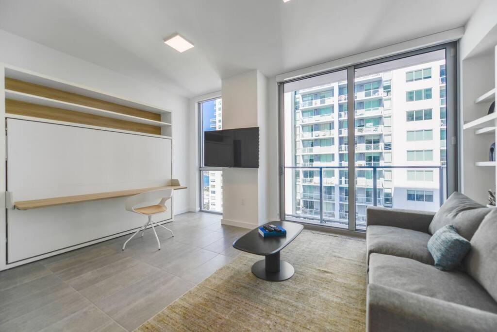 Wonderful Studio Apartment With Great Views And Pool Miami Buitenkant foto